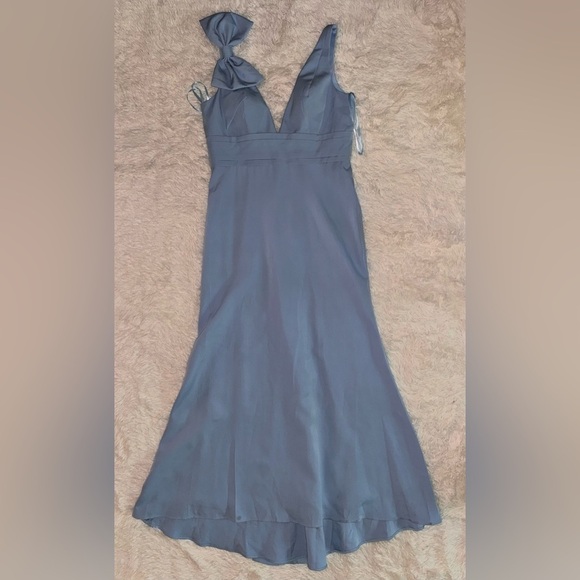 NEW Mac Duggal Bow Shoulder V-Neck sleeveless powder blue Gown Size 12 - Picture 2 of 6